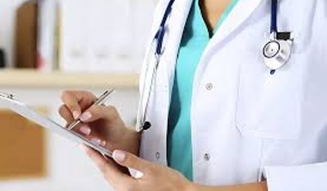 Sağlıkçılara her yıl bir maaş ikramiye teklifi mecliste