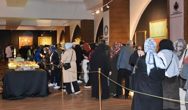 Mukaddes Emanetler Sergisi'ne yoğun ilgi var