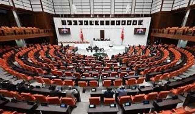 EMEP’ten “Sansür Yasası” için TBMM’ye teklif: TCK 217/A kaldırılsın