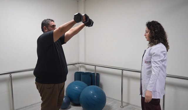 Tüp mide ameliyatıyla 50 kilo verdi