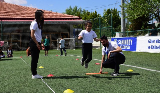 200 çocuk sporla buluştu