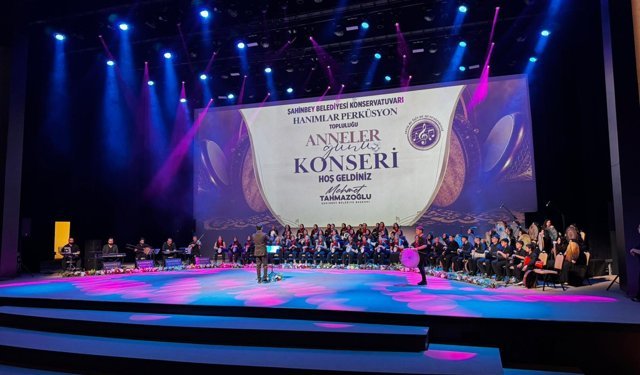 70 kadın sanatçıdan Anneler Günü’nde unutulmaz performans