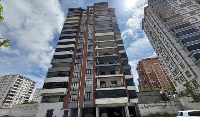 Gaziantep’te çatılar uçtu, camlar kırıldı