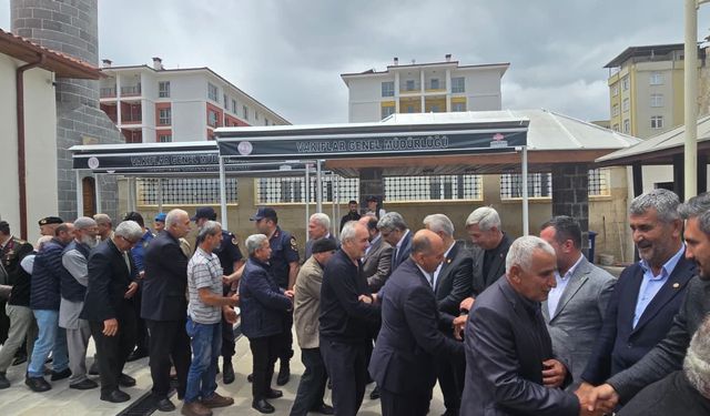 Depremde hasar gören cami onarılarak hizmete girdi