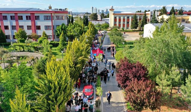 GAÜN’de öğrenciler şenliklerle buluştu
