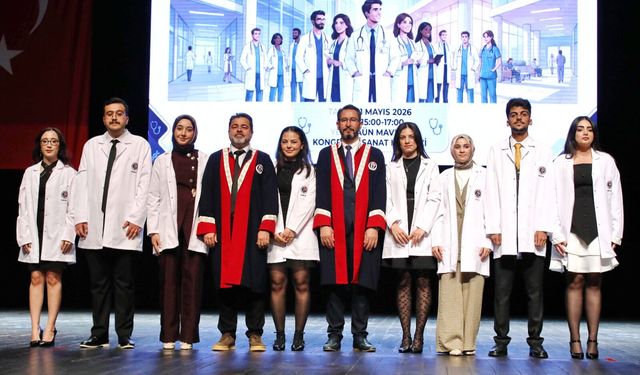 Geleceğin hekimleri beyaz önlüklerini törenle giydi