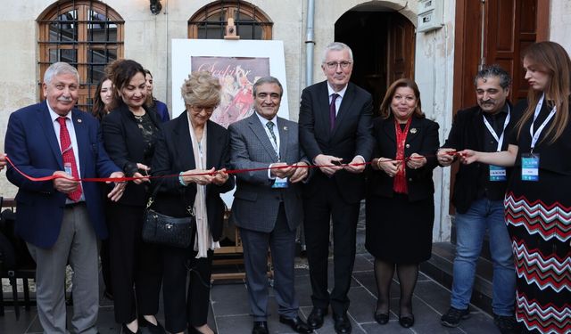 HKÜ’de “Seçkiler” sergisi açıldı