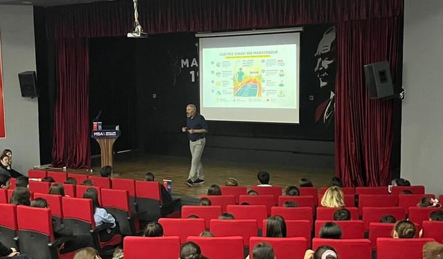 MBA Bilim Kurulu üyeleri, veliler ile bir araya geldi