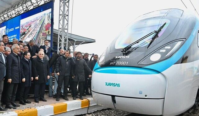 Milli hızlı tren 240 kilometre hıza ulaştı