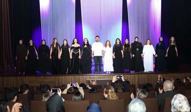 Shakespeare’in karakterleri HKÜ sahnesinde buluştu