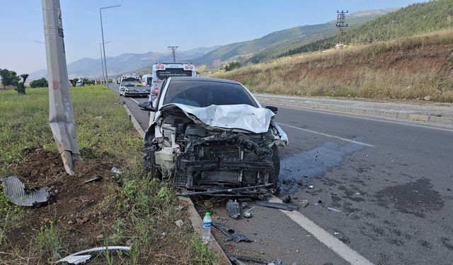 İslahiye’de feci kaza: Sürücü araçta sıkıştı