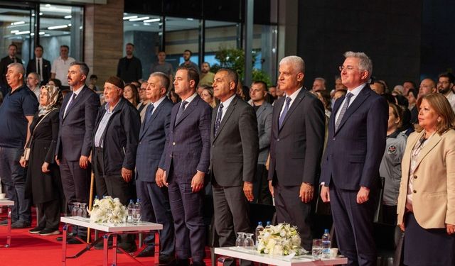 Erdem Koleji'nde mezuniyet çoşkusu