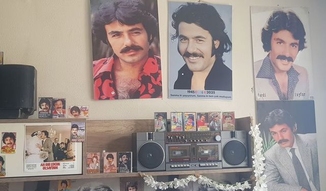 Ferdi Tayfur sevgisini odaya sığdırdı