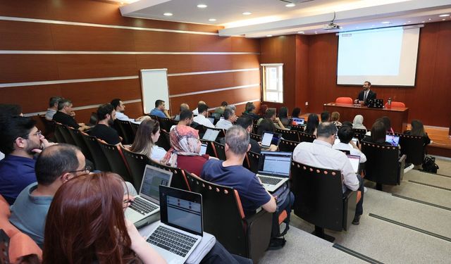 GAÜN’de ders bilgi paketleri masaya yatırıldı