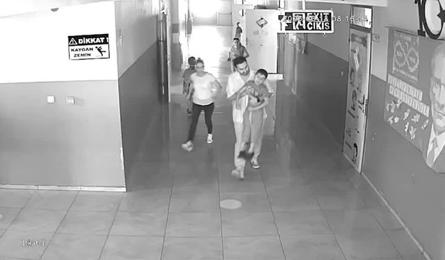 Öğretmen Heimlich müdahalesiyle öğrencinin hayatını kurtardı