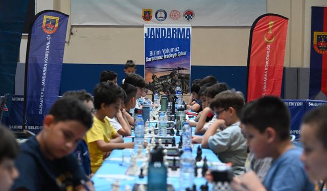 Satranç turnuvasında ödüller sahiplerini buldu