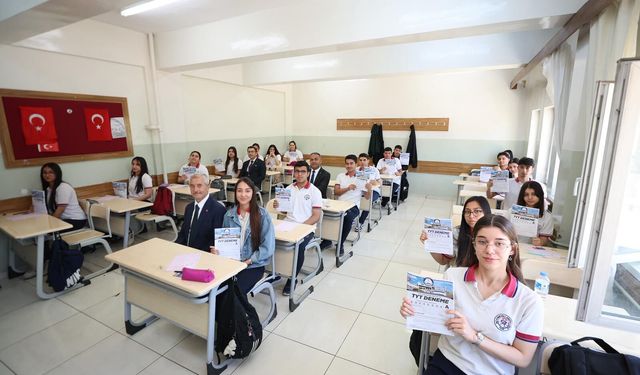 Tahmazoğlu'ndan öğrencilere sınav öncesi deneme sınavı desteği