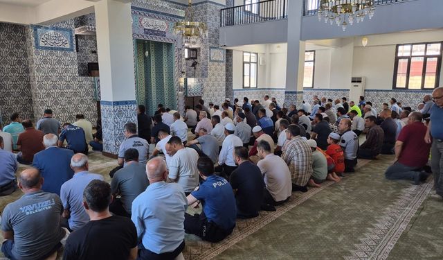 Depremde yıkılan cami yeniden hizmete girdi