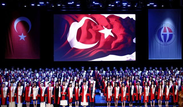 200 genç doktor hekimliğe ilk adımını attı