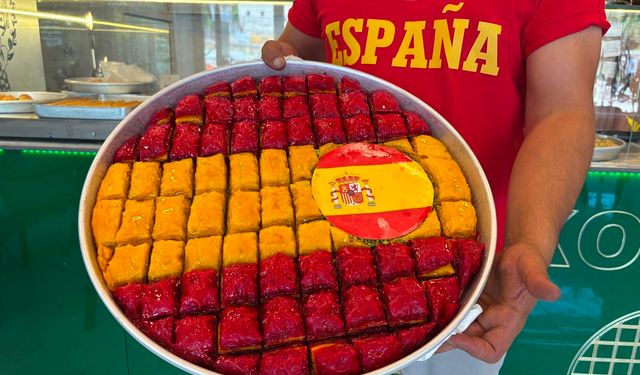 Gaziantep baklavası İspanyol renklerine boyandı