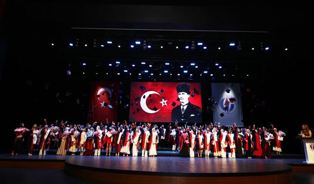 GAÜN Diş Hekimliği Fakültesinde mezuniyet coşkusu yaşandı
