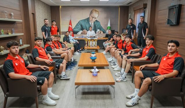 Gaziantep’in başarılı gençlerine belediyeden tam destek