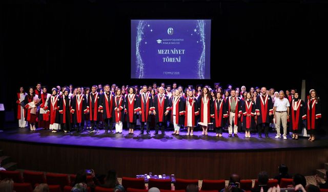Genç mimarlar diplomalarını aldı