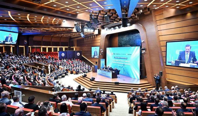 Özyurt, TOBB ev sahipliğinde düzenlenen ekonomi zirvesine katıldı