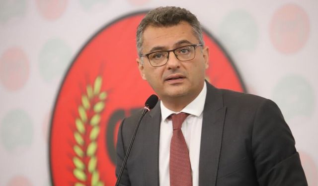 KKTC Cumhurbaşkanı Tufan Erhürman, bir etkinlik sırasında fenalaştı