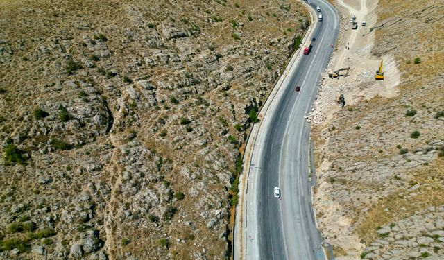 Mor Kabusa Dönüşen Yol İçin İş Makineleri Devreye Girdi