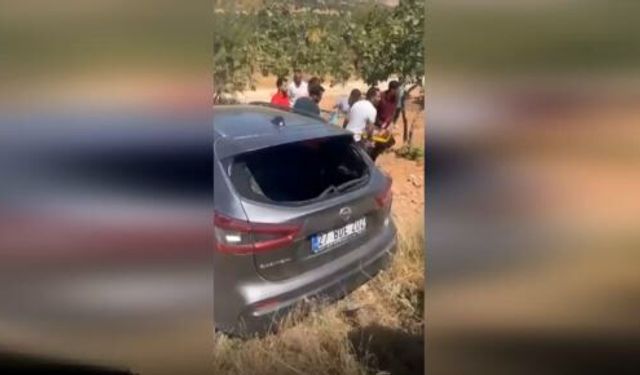 Gaziantep’te çarpışan iki araç tarlaya savruldu