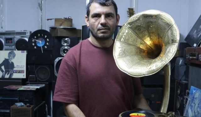 Asırlık gramofonların sessizliğini bozan usta