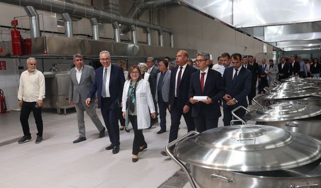 Modern aşevi vatandaşlarla buluşuyor