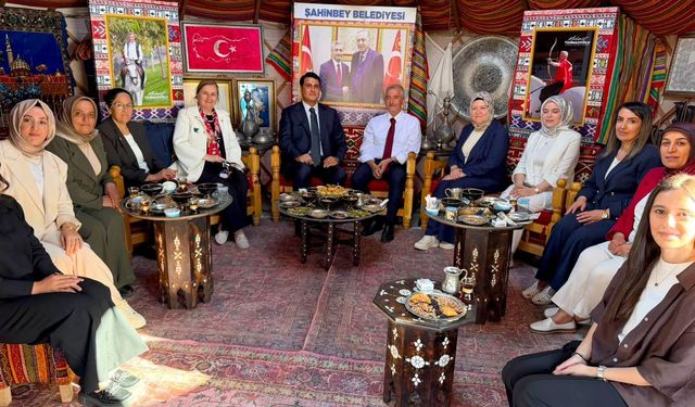 Umut Yılmaz, Ahlat’ta misafirlerini ağırladı