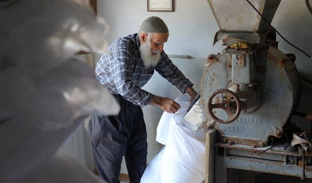 70 yıldır aynı değirmende tuz öğütüyor
