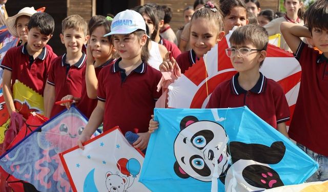 Gazze’deki çocuklara destek için uçurtma şenliği düzenlendi