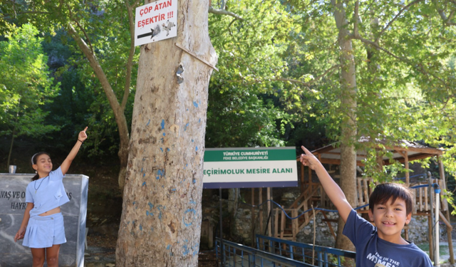 'Çöp atan eşektir' yazılı tabelayla tepki