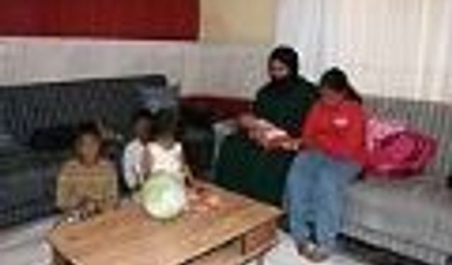 Dolandırılıp sokakta kalan aileye destek