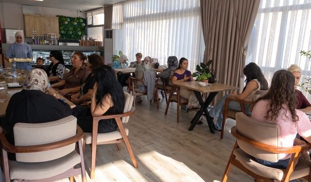 Kadınlara ücretsiz destek veren kafe