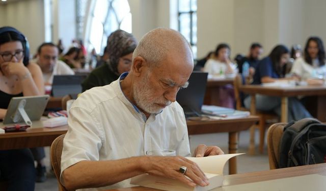 Kitap sevgisiyle kütüphanenin müdavimi oldu