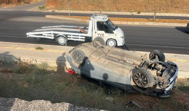 Gaziantep’te kontrolden çıkan otomobil takla attı