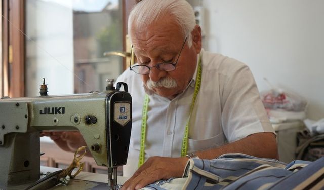 Ömrünü terziliğe adadı, boş zamanlarını kitaplara ayırdı