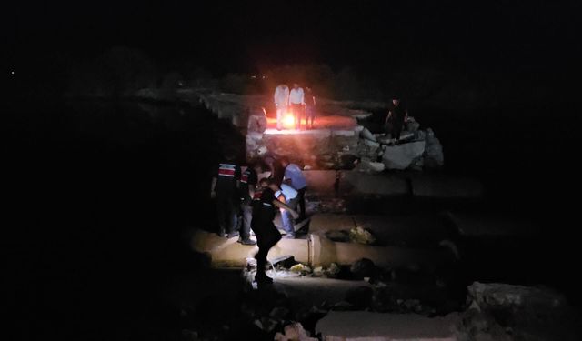 Su seviyesi yükseldi, 4 kişi mahsur kaldı