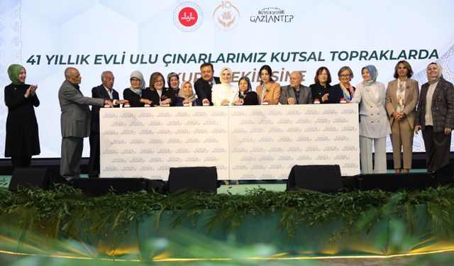 Gaziantep'te 41 yıllık evliliklere Umre ödülü için kura çekildi