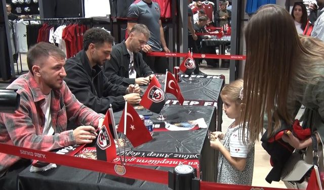 Gaziantep FK’lı futbolcular taraftarlarla buluştu