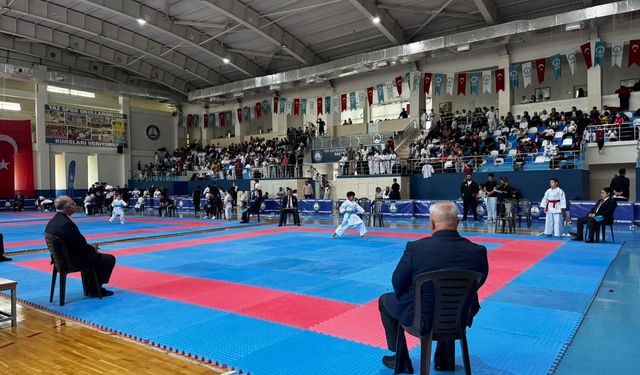 Gaziantep’te 9 ilden 600 karateci madalya için yarıştı