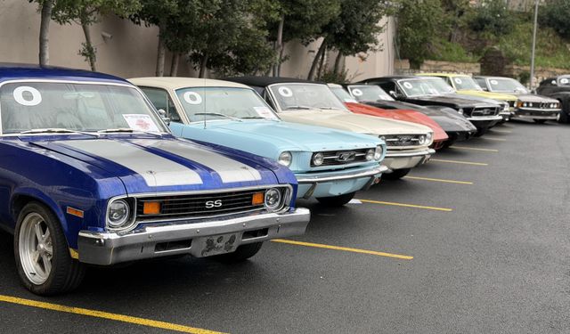 Milyonluk klasik otomobiller sergilendi