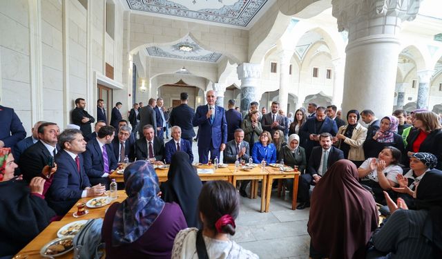 Numan Kurtulmuş, Şahinbey Millet Camii’nde vatandaşlarla buluştu