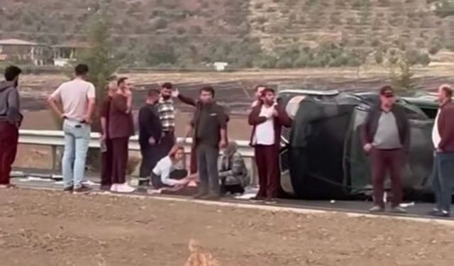 Gaziantep’te otomobil karşı şeride savruldu