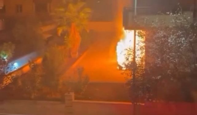 Gaziantep’te park halindeki elektrikli araç küle döndü
